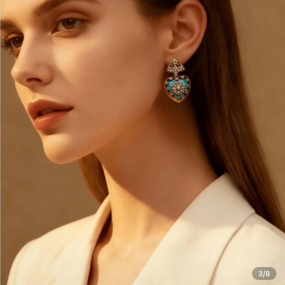 Beautiful vintage look Gold and Turquoise Heart Earrings